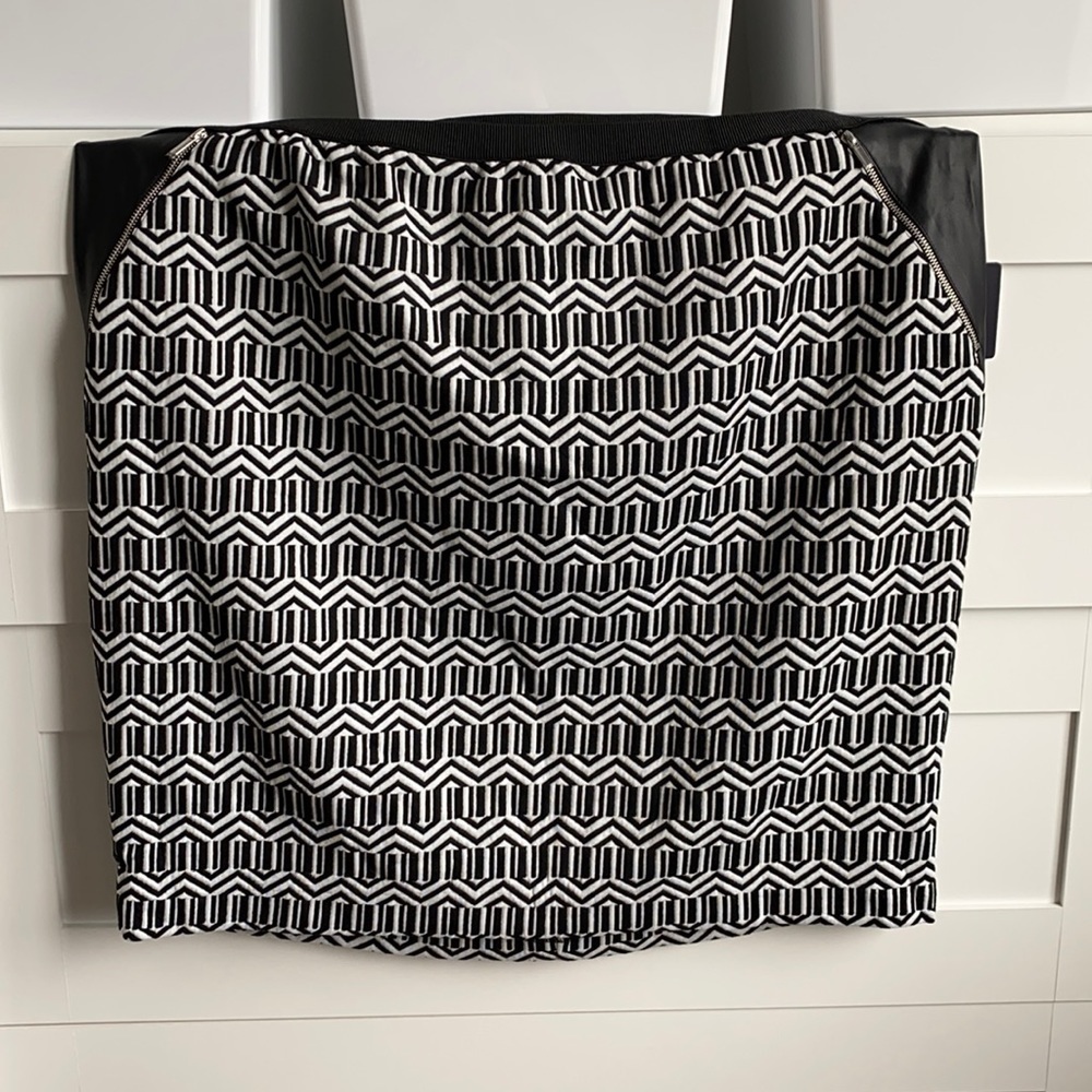 Rafaella - Sexy Skirt, Geometric Pattern​​​​​​​​​​​​​​